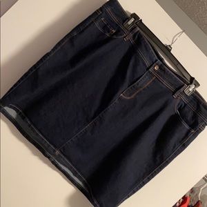 EUC Old Navy Dark Denim Skirt 22